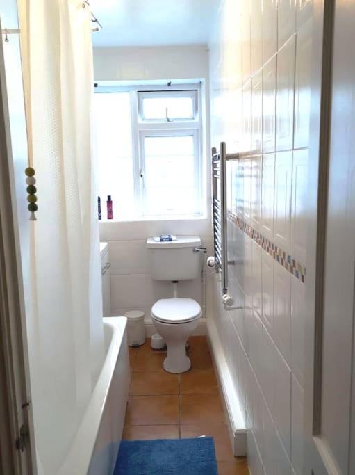 서턴 2 Bed Flat Near Station With Parking&Comgarden 아파트 외부 사진