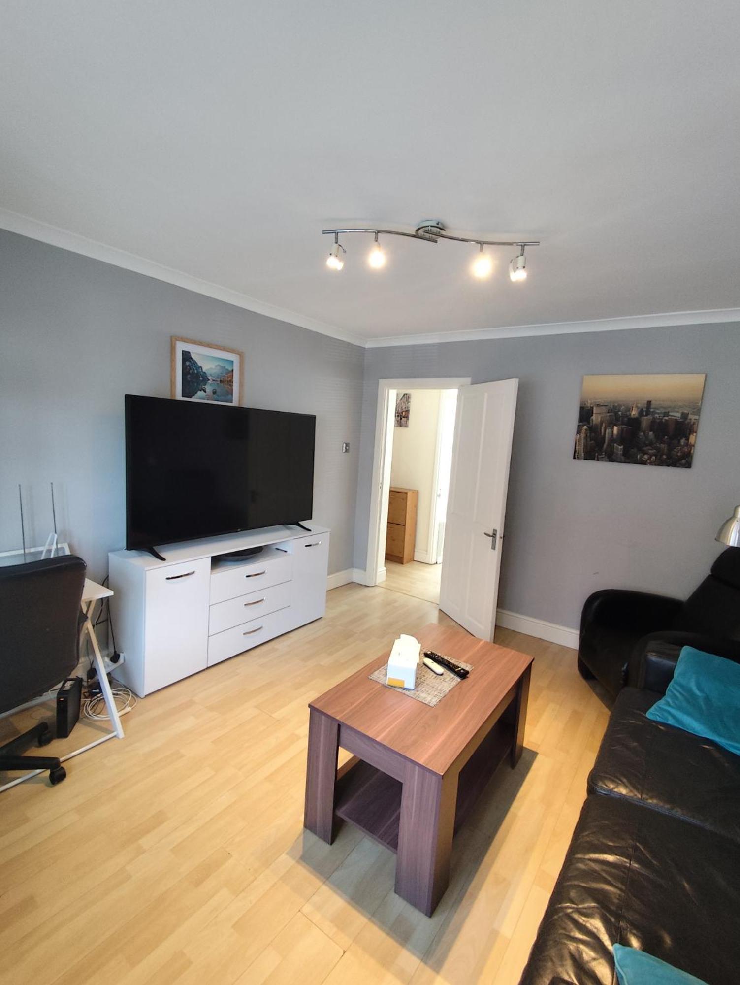 서턴 2 Bed Flat Near Station With Parking&Comgarden 아파트 외부 사진