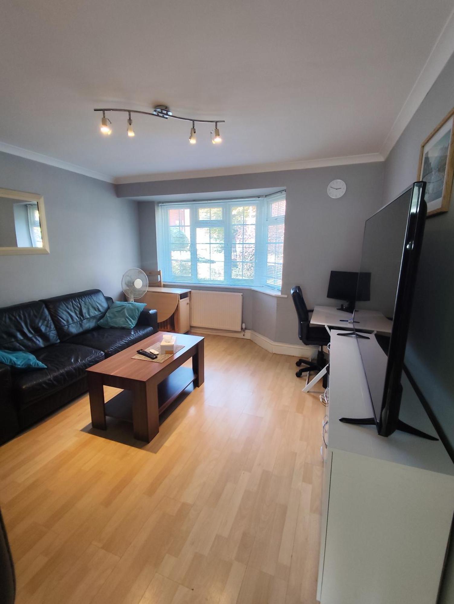 서턴 2 Bed Flat Near Station With Parking&Comgarden 아파트 외부 사진